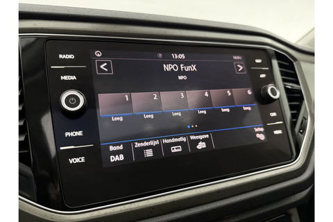 Volkswagen T-Roc 1.0 TSI Pano LED Camera Trekhaak Carplay Airco Adaptive Cruise Navi PDC 16''LMV