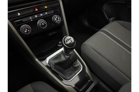Volkswagen T-Roc 1.0 TSI Pano LED Camera Trekhaak Carplay Airco Adaptive Cruise Navi PDC 16''LMV
