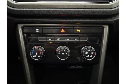 Volkswagen T-Roc 1.0 TSI Pano LED Camera Trekhaak Carplay Airco Adaptive Cruise Navi PDC 16''LMV