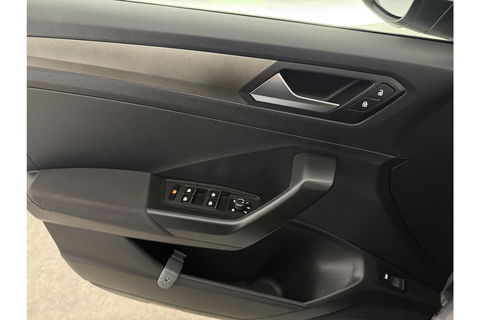 Volkswagen T-Roc 1.0 TSI Pano LED Camera Trekhaak Carplay Airco Adaptive Cruise Navi PDC 16''LMV