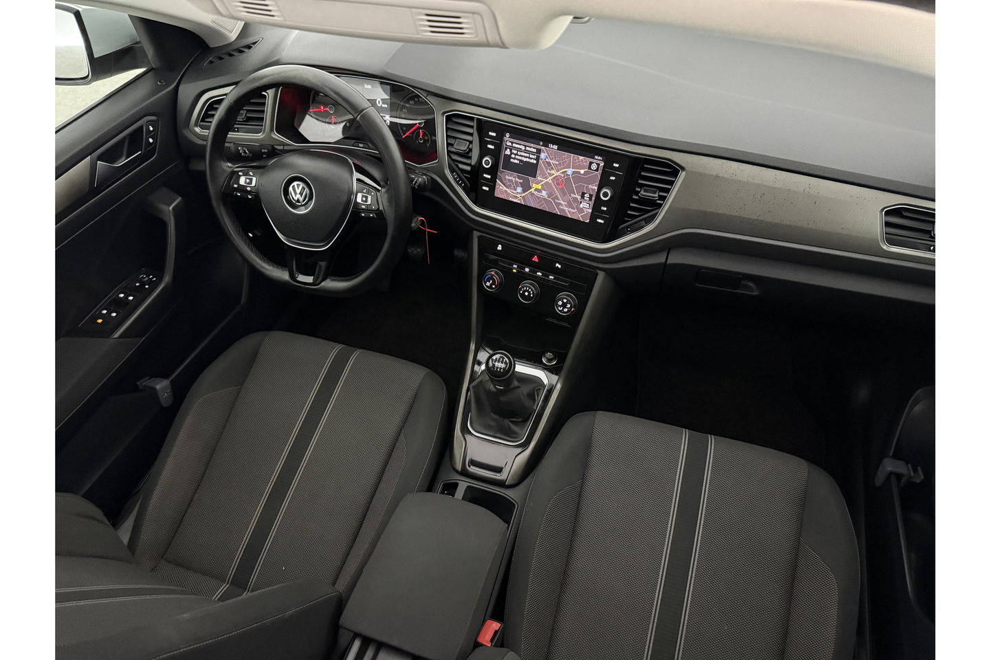 Volkswagen T-Roc 1.0 TSI Pano LED Camera Trekhaak Carplay Airco Adaptive Cruise Navi PDC 16''LMV
