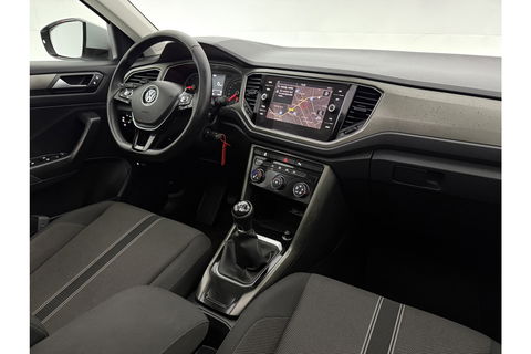 Volkswagen T-Roc 1.0 TSI Pano LED Camera Trekhaak Carplay Airco Adaptive Cruise Navi PDC 16''LMV