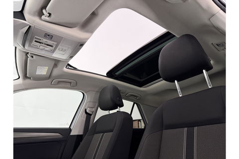 Volkswagen T-Roc 1.0 TSI Pano LED Camera Trekhaak Carplay Airco Adaptive Cruise Navi PDC 16''LMV