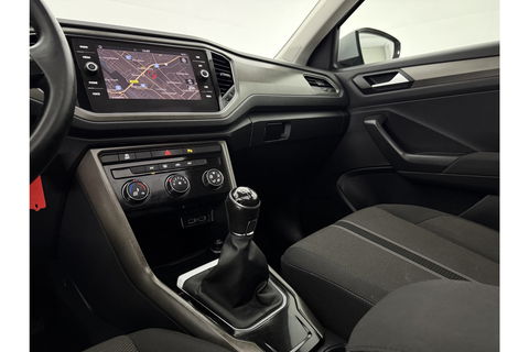 Volkswagen T-Roc 1.0 TSI Pano LED Camera Trekhaak Carplay Airco Adaptive Cruise Navi PDC 16''LMV