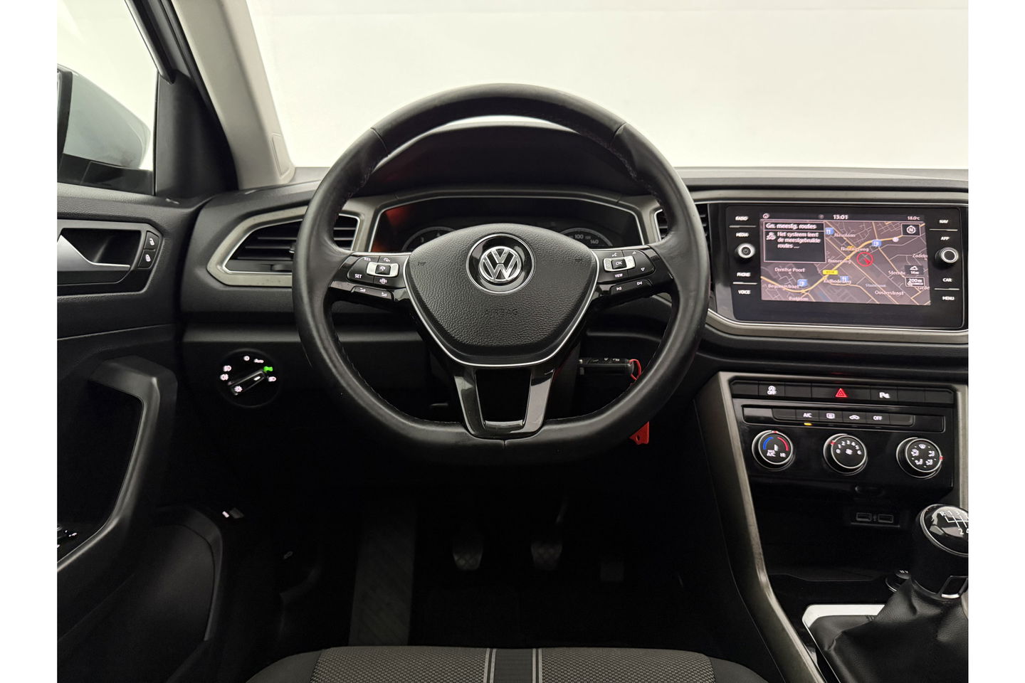 Volkswagen T-Roc 1.0 TSI Pano LED Camera Trekhaak Carplay Airco Adaptive Cruise Navi PDC 16''LMV