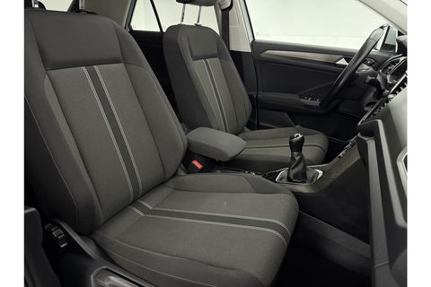 Volkswagen T-Roc 1.0 TSI Pano LED Camera Trekhaak Carplay Airco Adaptive Cruise Navi PDC 16''LMV