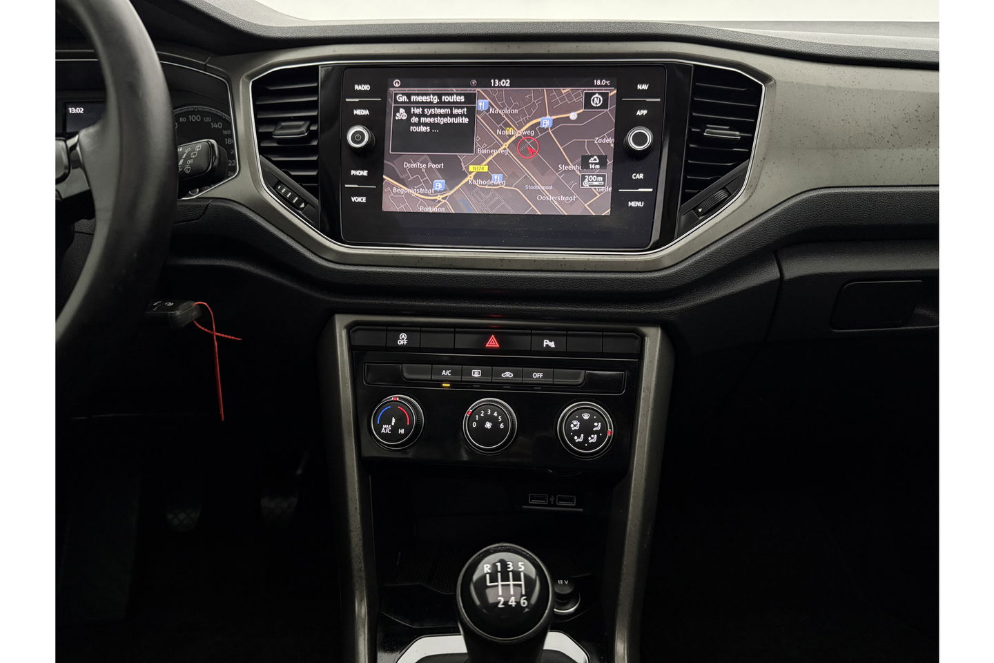 Volkswagen T-Roc 1.0 TSI Pano LED Camera Trekhaak Carplay Airco Adaptive Cruise Navi PDC 16''LMV