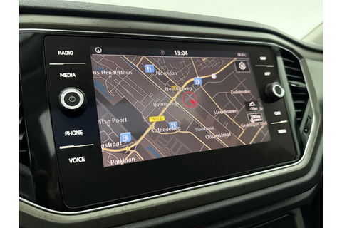 Volkswagen T-Roc 1.0 TSI Pano LED Camera Trekhaak Carplay Airco Adaptive Cruise Navi PDC 16''LMV