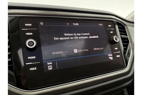Volkswagen T-Roc 1.0 TSI Pano LED Camera Trekhaak Carplay Airco Adaptive Cruise Navi PDC 16''LMV