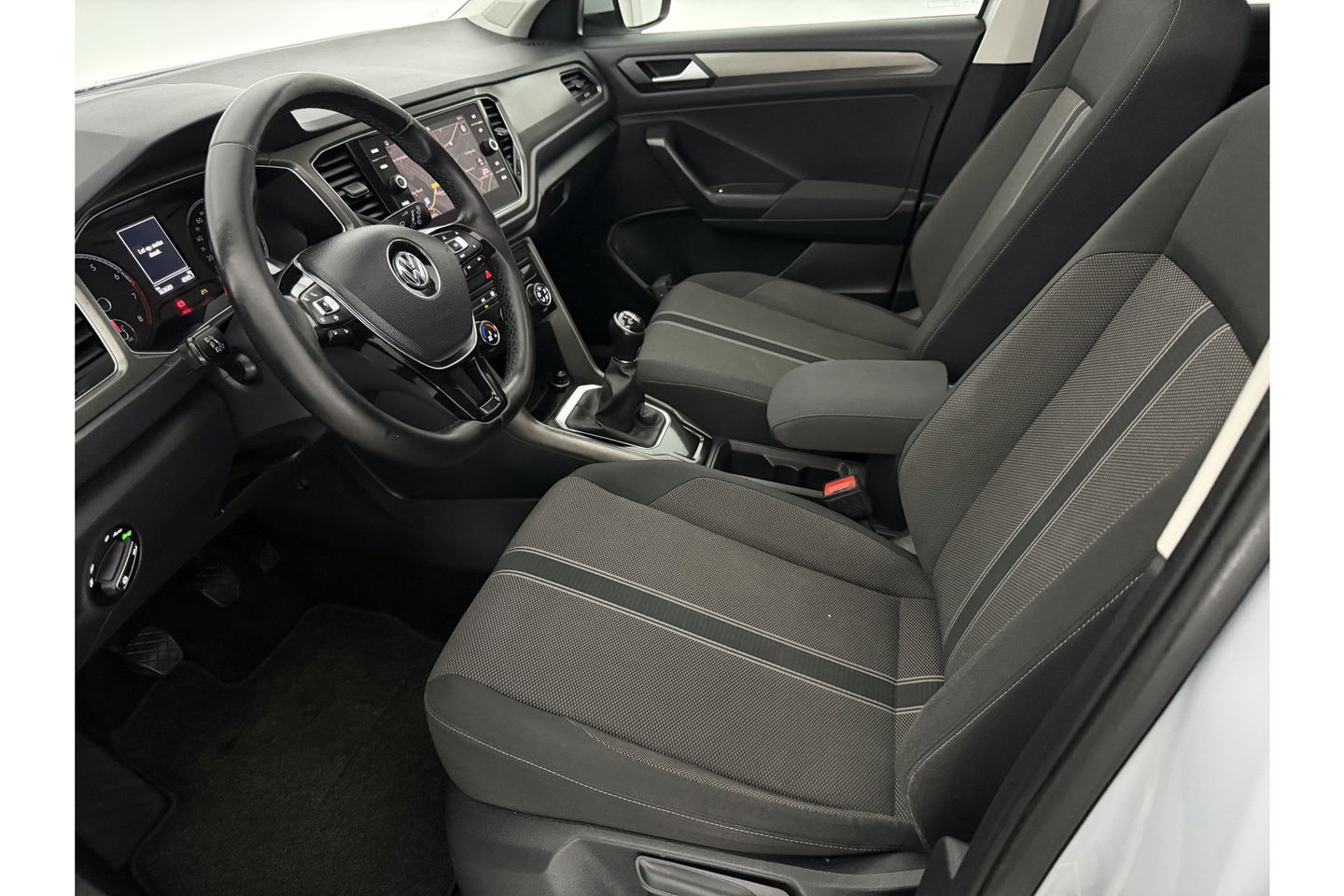 Volkswagen T-Roc 1.0 TSI Pano LED Camera Trekhaak Carplay Airco Adaptive Cruise Navi PDC 16''LMV
