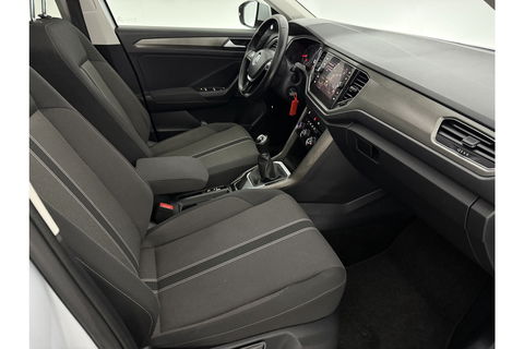 Volkswagen T-Roc 1.0 TSI Pano LED Camera Trekhaak Carplay Airco Adaptive Cruise Navi PDC 16''LMV