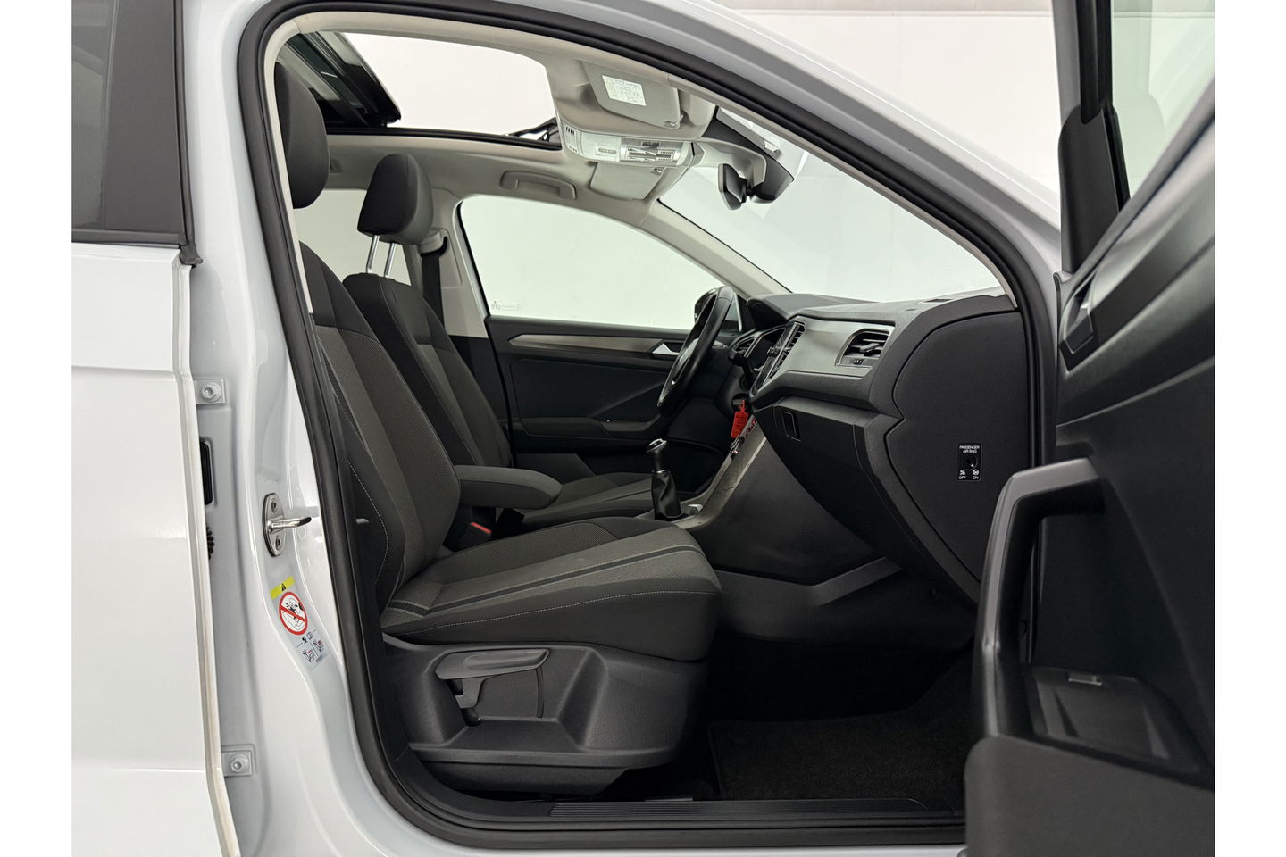 Volkswagen T-Roc 1.0 TSI Pano LED Camera Trekhaak Carplay Airco Adaptive Cruise Navi PDC 16''LMV