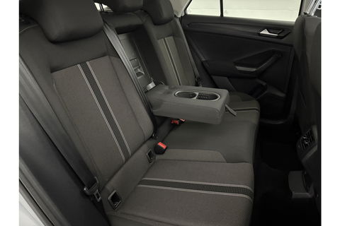Volkswagen T-Roc 1.0 TSI Pano LED Camera Trekhaak Carplay Airco Adaptive Cruise Navi PDC 16''LMV