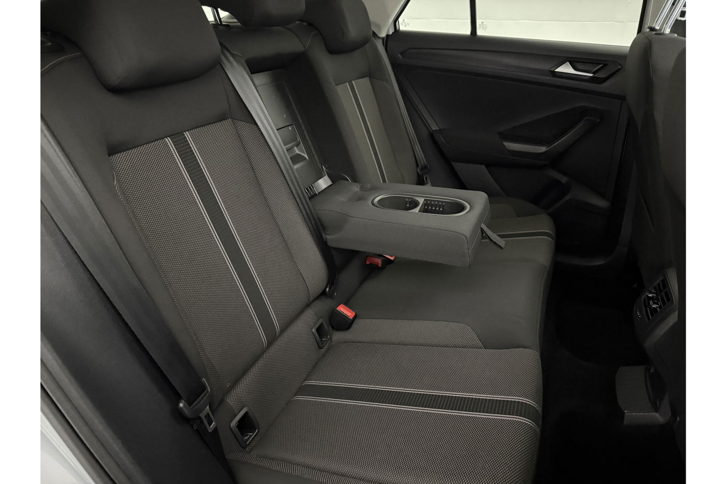Volkswagen T-Roc 1.0 TSI Pano LED Camera Trekhaak Carplay Airco Adaptive Cruise Navi PDC 16''LMV