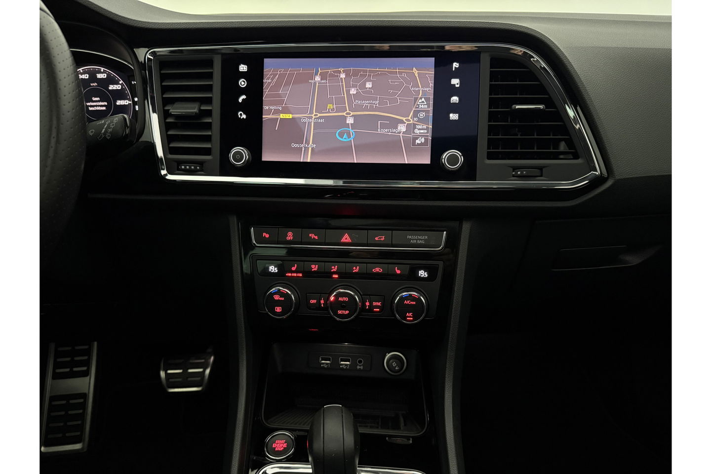 SEAT Ateca 1.5 TSI 150PK FR Business Intense Pano LED Trekhaak Sfeerverl. 360Camera Beats Audio Virtual Carplay Clima Cruise Navi PDC 19''LMV