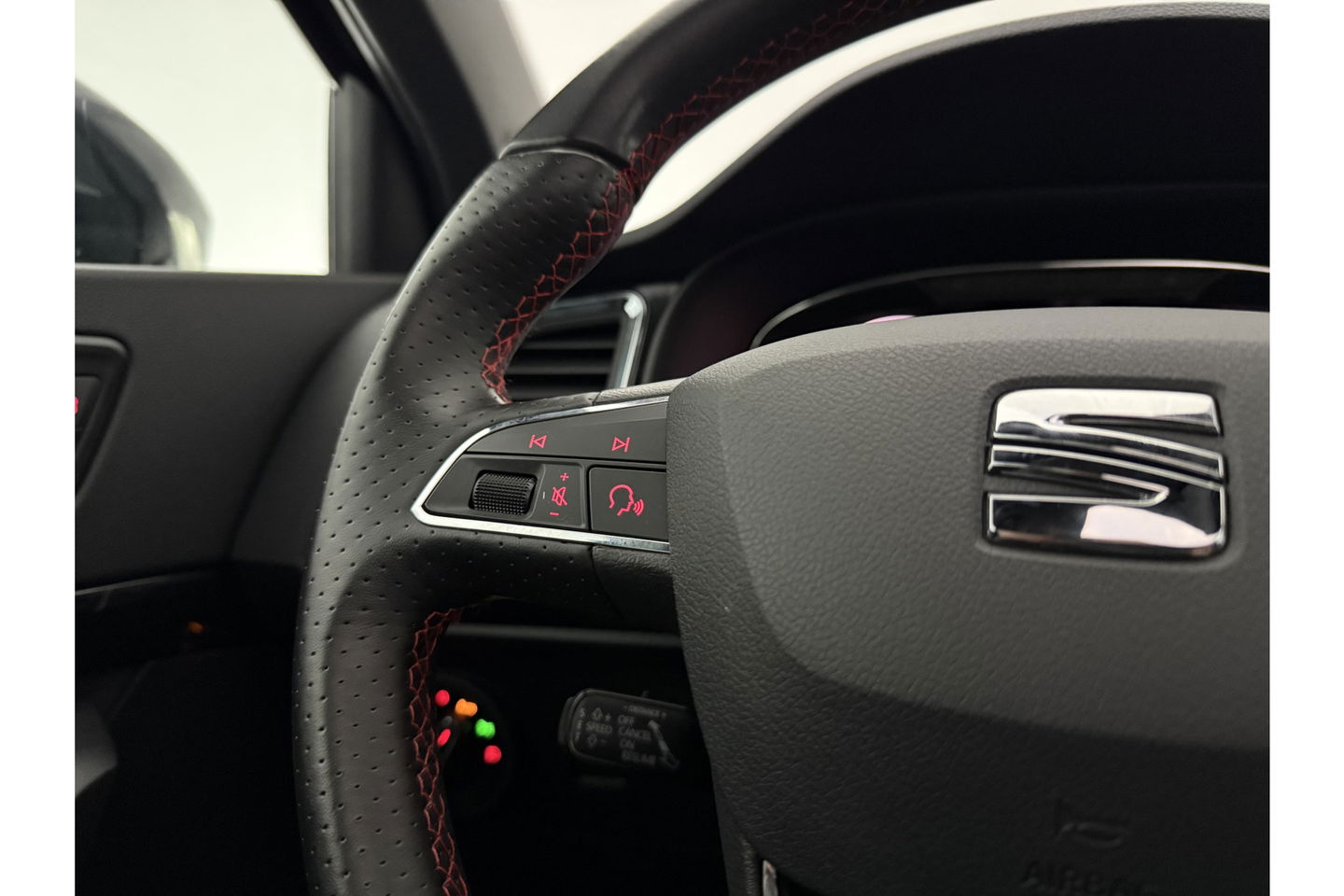 SEAT Ateca 1.5 TSI 150PK FR Business Intense Pano LED Trekhaak Sfeerverl. 360Camera Beats Audio Virtual Carplay Clima Cruise Navi PDC 19''LMV