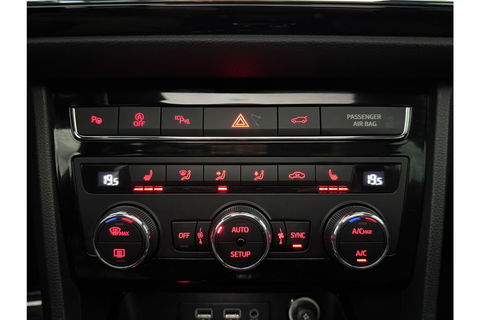 SEAT Ateca 1.5 TSI 150PK FR Business Intense Pano LED Trekhaak Sfeerverl. 360Camera Beats Audio Virtual Carplay Clima Cruise Navi PDC 19''LMV