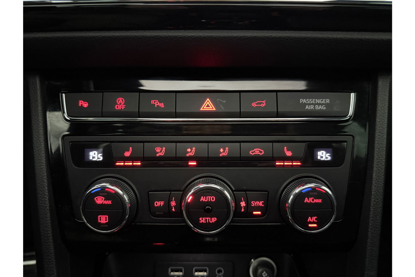 SEAT Ateca 1.5 TSI 150PK FR Business Intense Pano LED Trekhaak Sfeerverl. 360Camera Beats Audio Virtual Carplay Clima Cruise Navi PDC 19''LMV