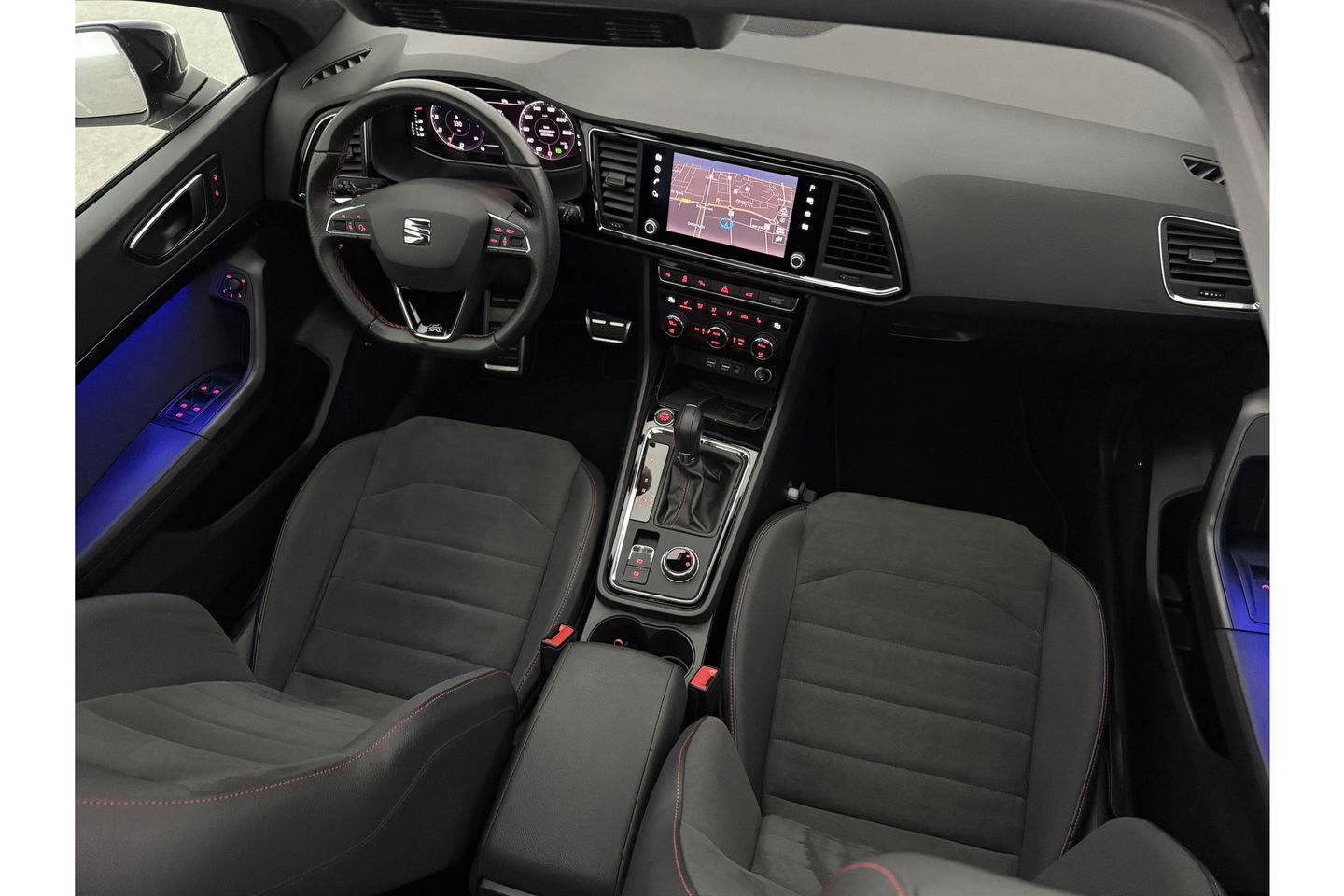 SEAT Ateca 1.5 TSI 150PK FR Business Intense Pano LED Trekhaak Sfeerverl. 360Camera Beats Audio Virtual Carplay Clima Cruise Navi PDC 19''LMV