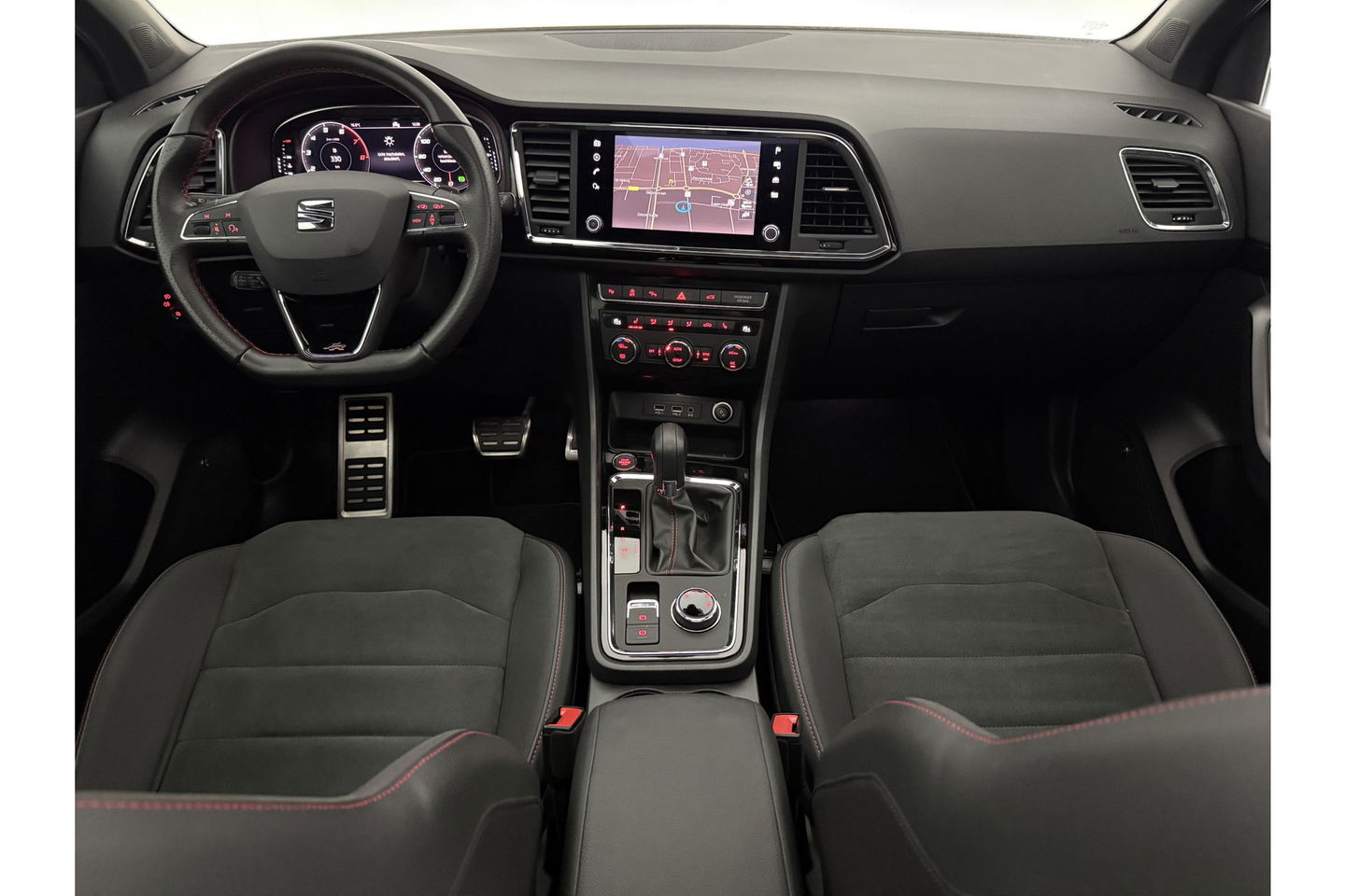 SEAT Ateca 1.5 TSI 150PK FR Business Intense Pano LED Trekhaak Sfeerverl. 360Camera Beats Audio Virtual Carplay Clima Cruise Navi PDC 19''LMV