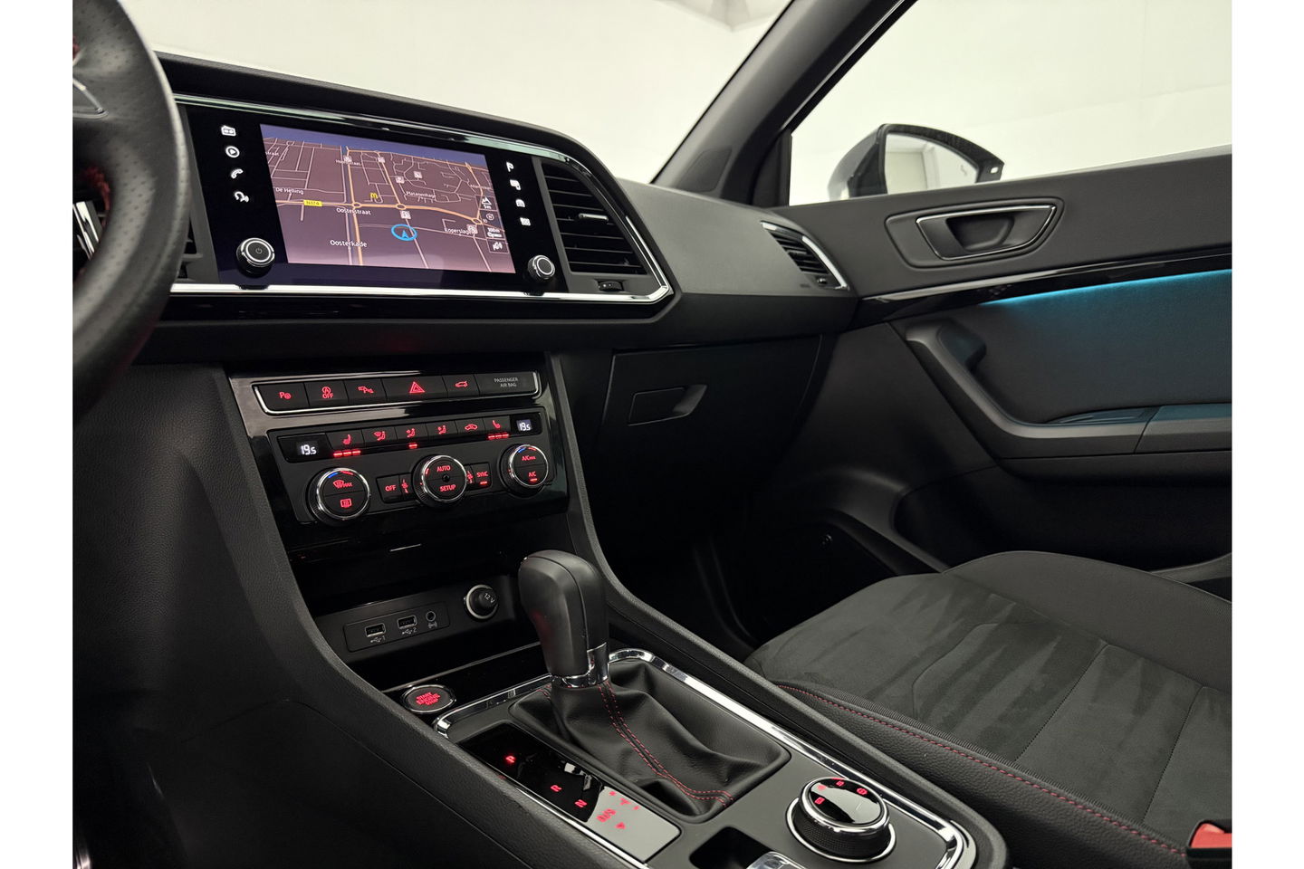 SEAT Ateca 1.5 TSI 150PK FR Business Intense Pano LED Trekhaak Sfeerverl. 360Camera Beats Audio Virtual Carplay Clima Cruise Navi PDC 19''LMV