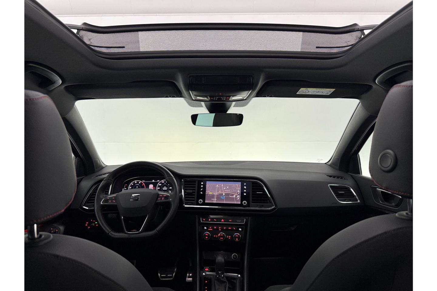 SEAT Ateca 1.5 TSI 150PK FR Business Intense Pano LED Trekhaak Sfeerverl. 360Camera Beats Audio Virtual Carplay Clima Cruise Navi PDC 19''LMV