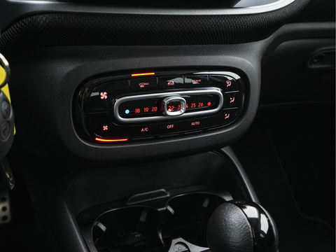 Smart Forfour EQ Comfort Pack-Sport 18 kWh [ 3-Fase ] (INCL-BTW) *COMFORT-SEATS | CARPLAY  | AIRCO | CRUISE | MICROFIBRE | PDC | 16''ALU*