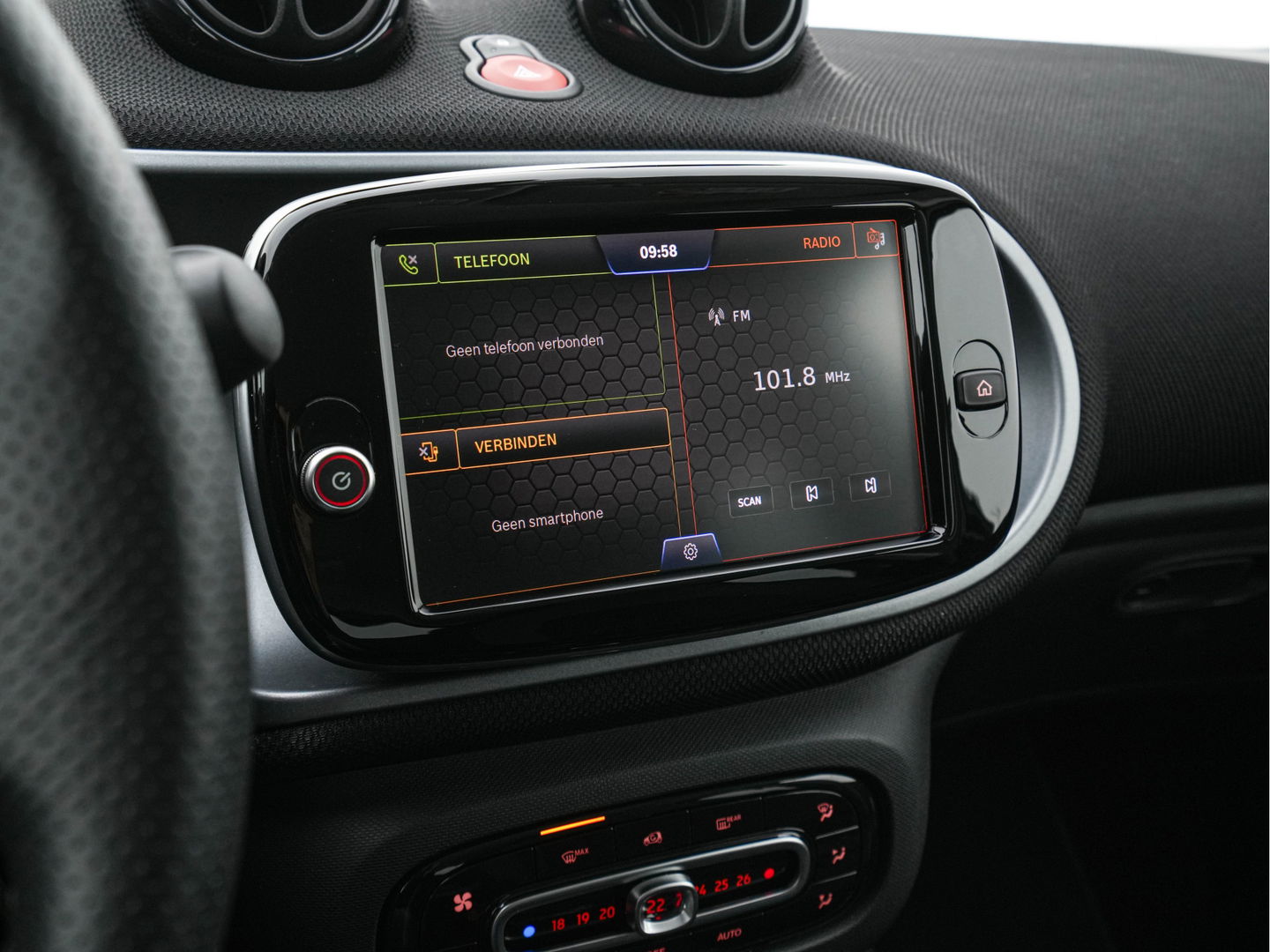 Smart Forfour EQ Comfort Pack-Sport 18 kWh [ 3-Fase ] (INCL-BTW) *COMFORT-SEATS | CARPLAY  | AIRCO | CRUISE | MICROFIBRE | PDC | 16''ALU*