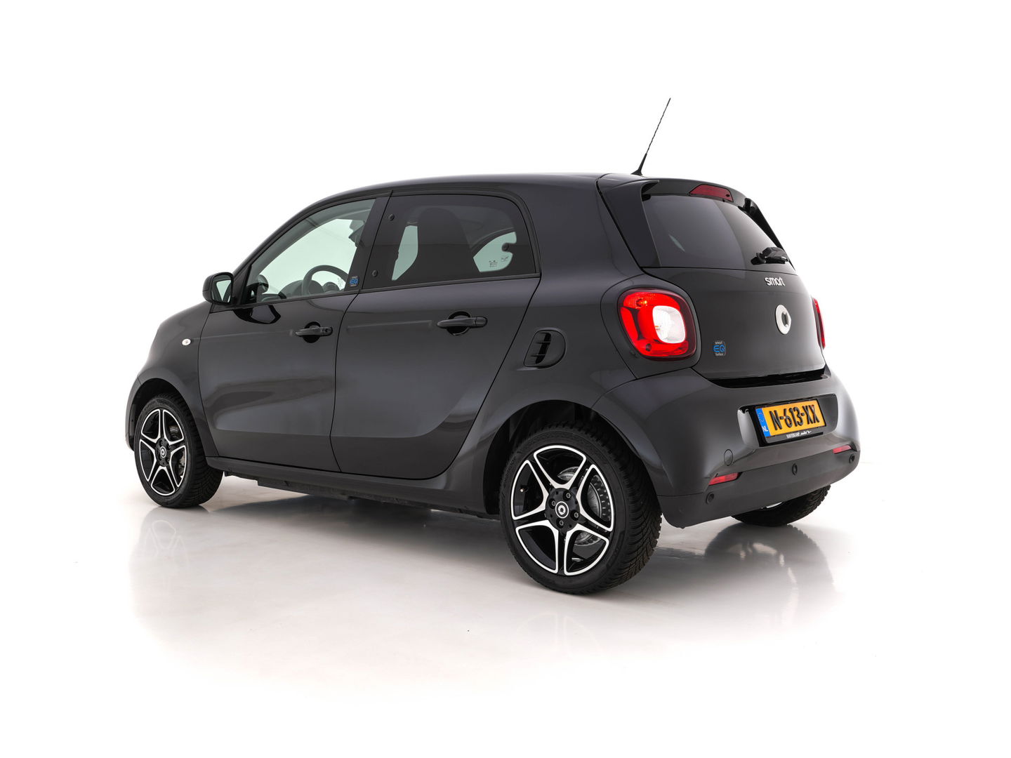 Smart Forfour EQ Comfort Pack-Sport 18 kWh [ 3-Fase ] (INCL-BTW) *COMFORT-SEATS | CARPLAY  | AIRCO | CRUISE | MICROFIBRE | PDC | 16''ALU*