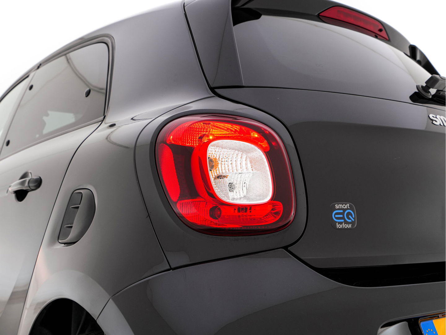 Smart Forfour EQ Comfort Pack-Sport 18 kWh [ 3-Fase ] (INCL-BTW) *COMFORT-SEATS | CARPLAY  | AIRCO | CRUISE | MICROFIBRE | PDC | 16''ALU*
