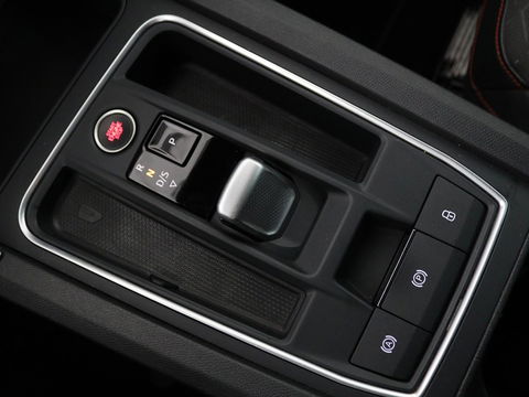 SEAT Leon 1.4 TSI eHybrid PHEV FR | Trekhaak | Carplay | Full LED | Navigatie | Sportstoelen | Climate control | Parkeerhulp | Cruise control