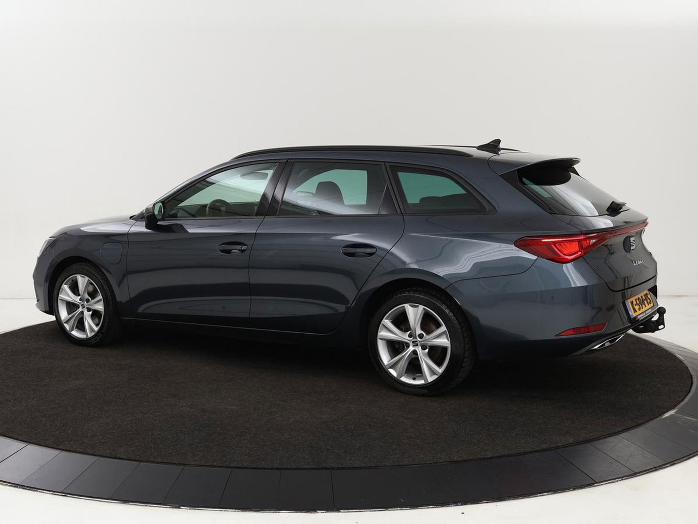SEAT Leon 1.4 TSI eHybrid PHEV FR | Trekhaak | Carplay | Full LED | Navigatie | Sportstoelen | Climate control | Parkeerhulp | Cruise control