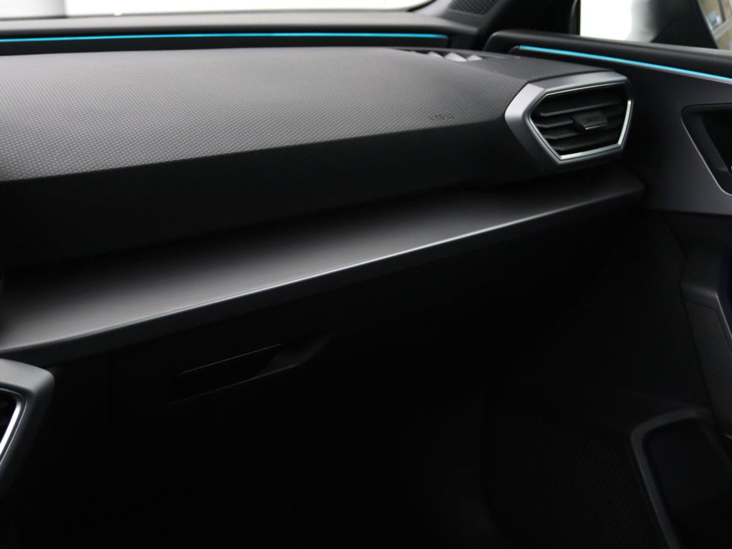 SEAT Leon 1.4 TSI eHybrid PHEV FR | Trekhaak | Carplay | Full LED | Navigatie | Sportstoelen | Climate control | Parkeerhulp | Cruise control
