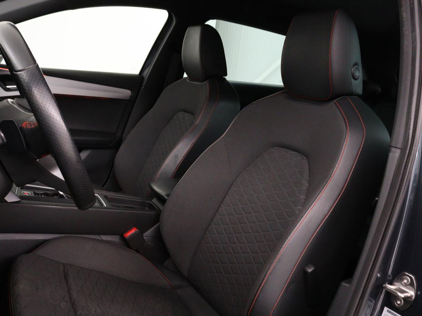SEAT Leon 1.4 TSI eHybrid PHEV FR | Trekhaak | Carplay | Full LED | Navigatie | Sportstoelen | Climate control | Parkeerhulp | Cruise control