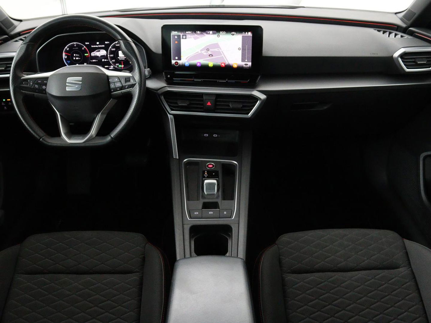 SEAT Leon 1.4 TSI eHybrid PHEV FR | Trekhaak | Carplay | Full LED | Navigatie | Sportstoelen | Climate control | Parkeerhulp | Cruise control