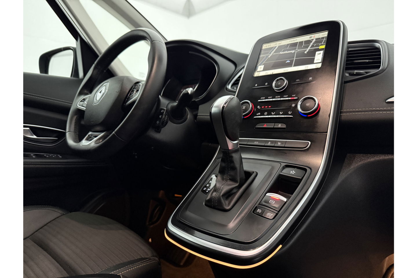 Renault Grand Scénic 1.3 TCe Intens 7P 141PK LED Camera Trekhaak Carplay Virtual Navi Clima Cruise PDC 20"LMV