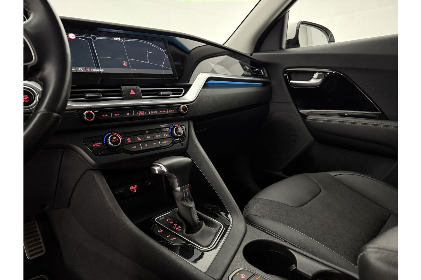 Kia Niro 1.6 GDi Hybrid DynamicPlusLine Pano LED Camera Carlpay Virtual Clima Cruise Navi PDC 18''LMV