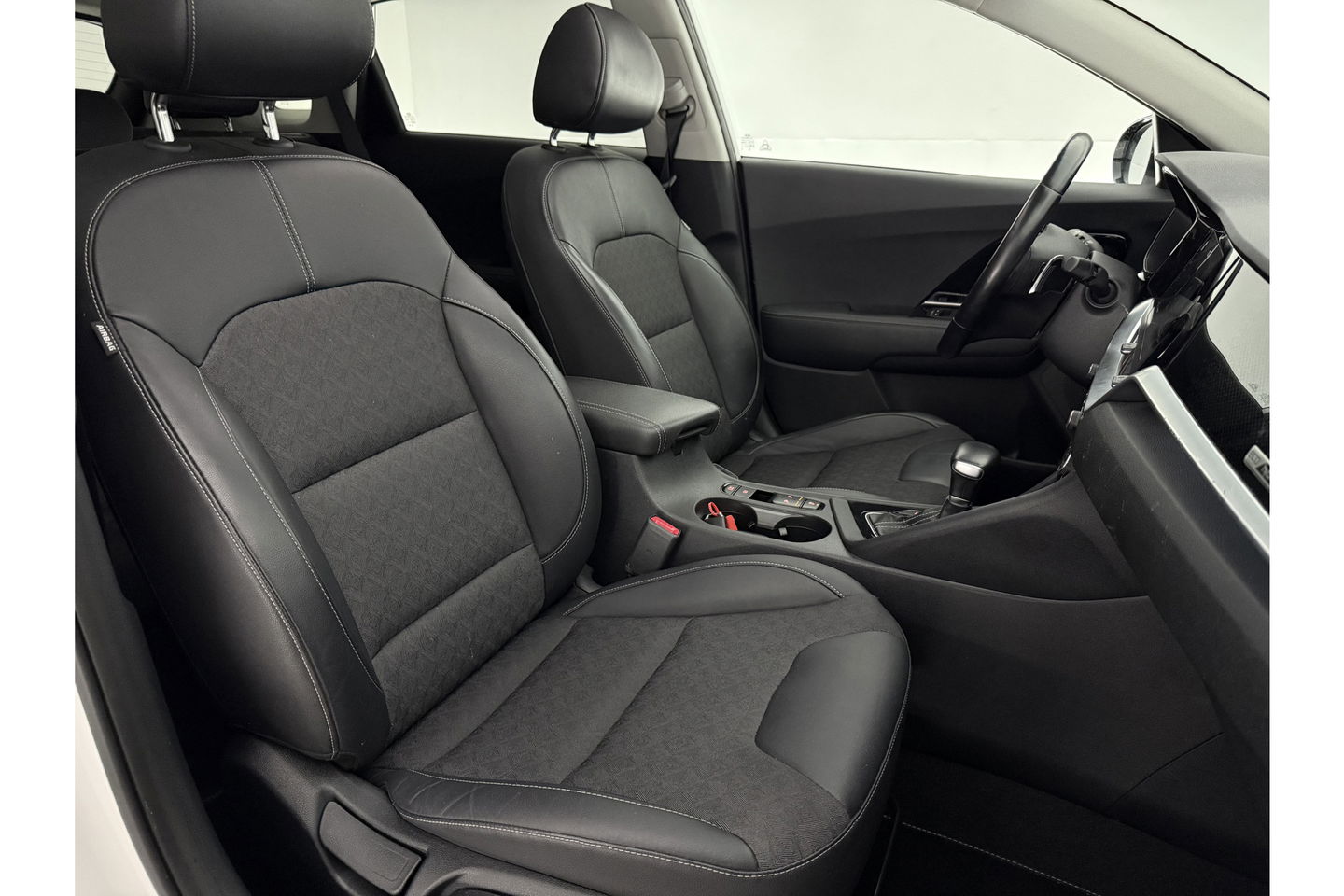 Kia Niro 1.6 GDi Hybrid DynamicPlusLine Pano LED Camera Carlpay Virtual Clima Cruise Navi PDC 18''LMV