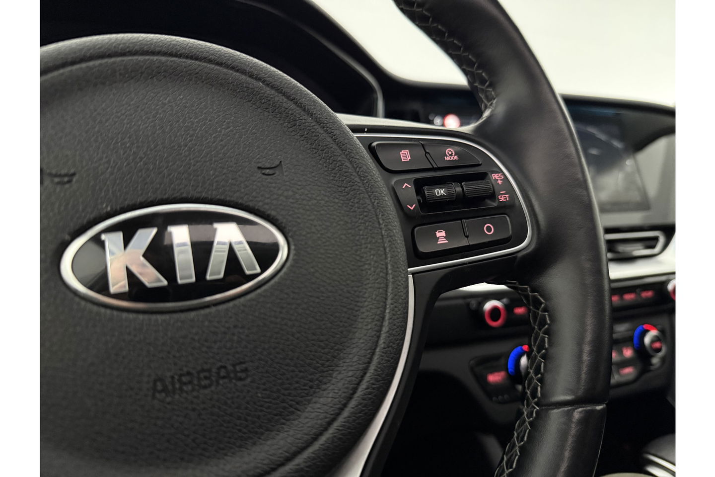 Kia Niro 1.6 GDi Hybrid DynamicPlusLine Pano LED Camera Carlpay Virtual Clima Cruise Navi PDC 18''LMV