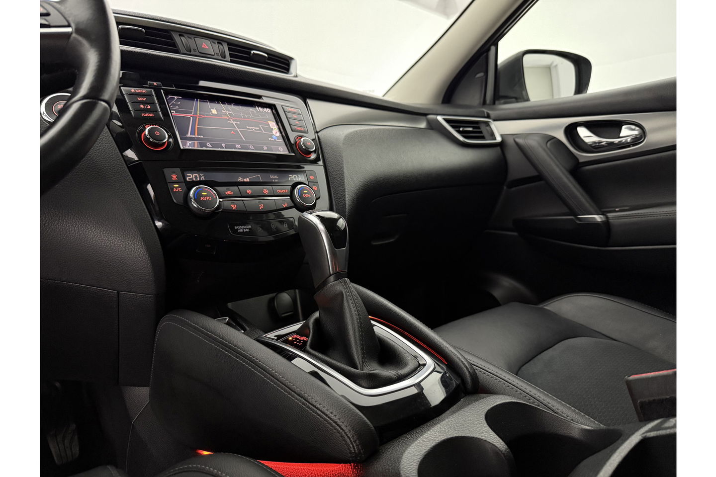 Nissan QASHQAI 1.3 DIG-T Tekna 160PK 360Camera LED Carplay Clima Cruise Navi PDC 19''LMV