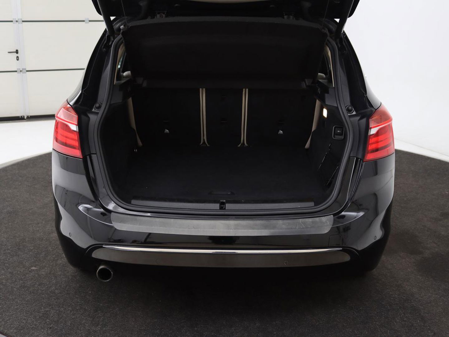 BMW 2 Serie Active Tourer 225xe iPerformance High Executive | Adaptive cruise | Luxury Line | Head-Up | Leder | Stoelverwarming | Full LED | Keyless | Trekhaak | Sportstoelen | Navigatie | Climate control