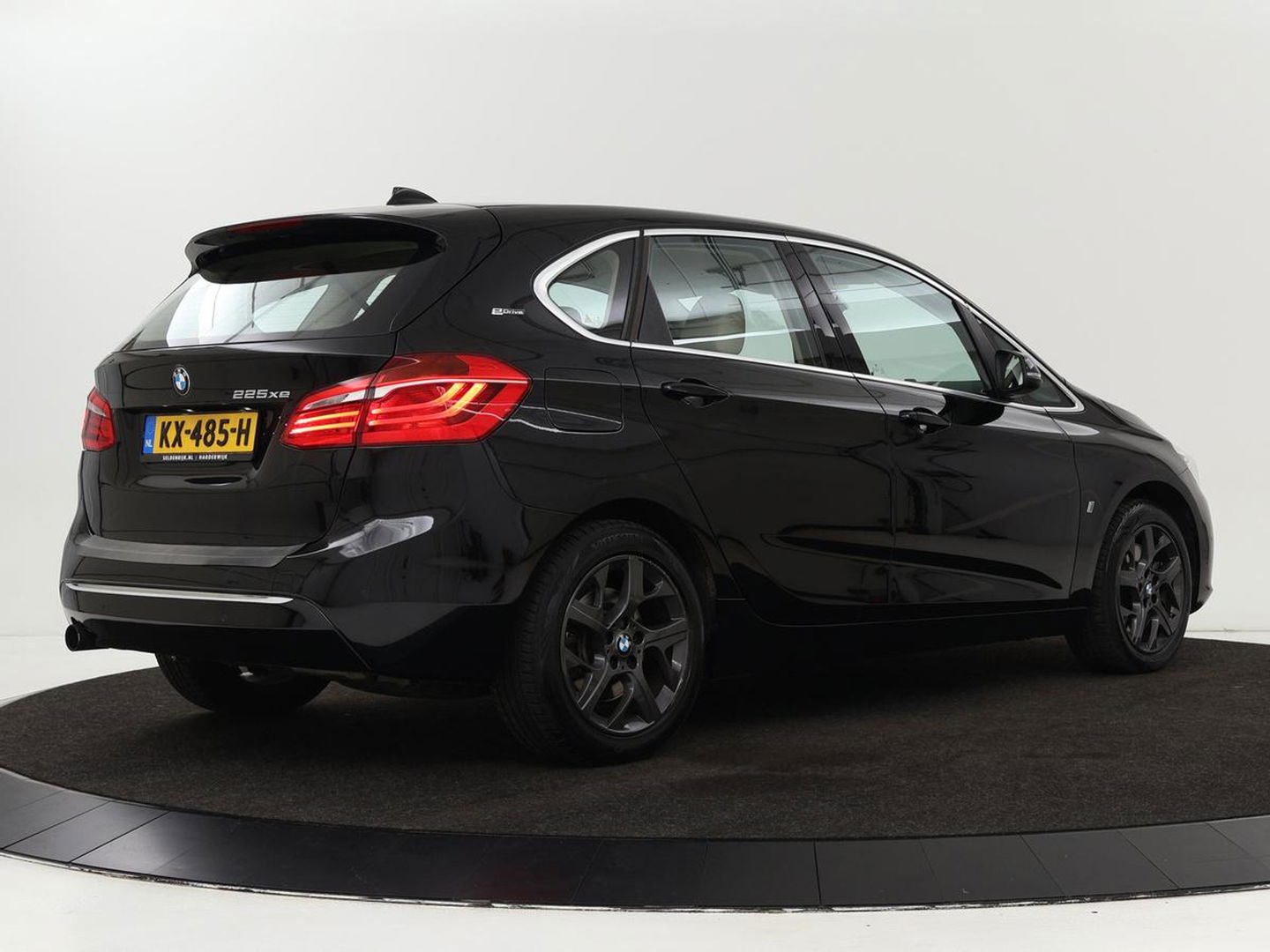 BMW 2 Serie Active Tourer 225xe iPerformance High Executive | Adaptive cruise | Luxury Line | Head-Up | Leder | Stoelverwarming | Full LED | Keyless | Trekhaak | Sportstoelen | Navigatie | Climate control