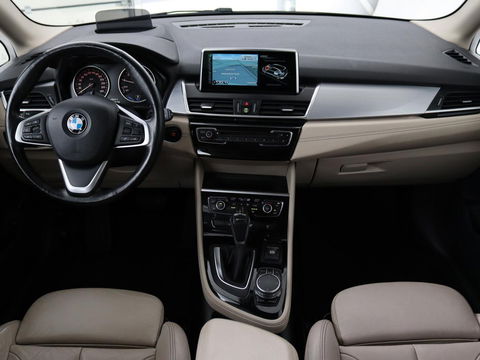 BMW 2 Serie Active Tourer 225xe iPerformance High Executive | Adaptive cruise | Luxury Line | Head-Up | Leder | Stoelverwarming | Full LED | Keyless | Trekhaak | Sportstoelen | Navigatie | Climate control
