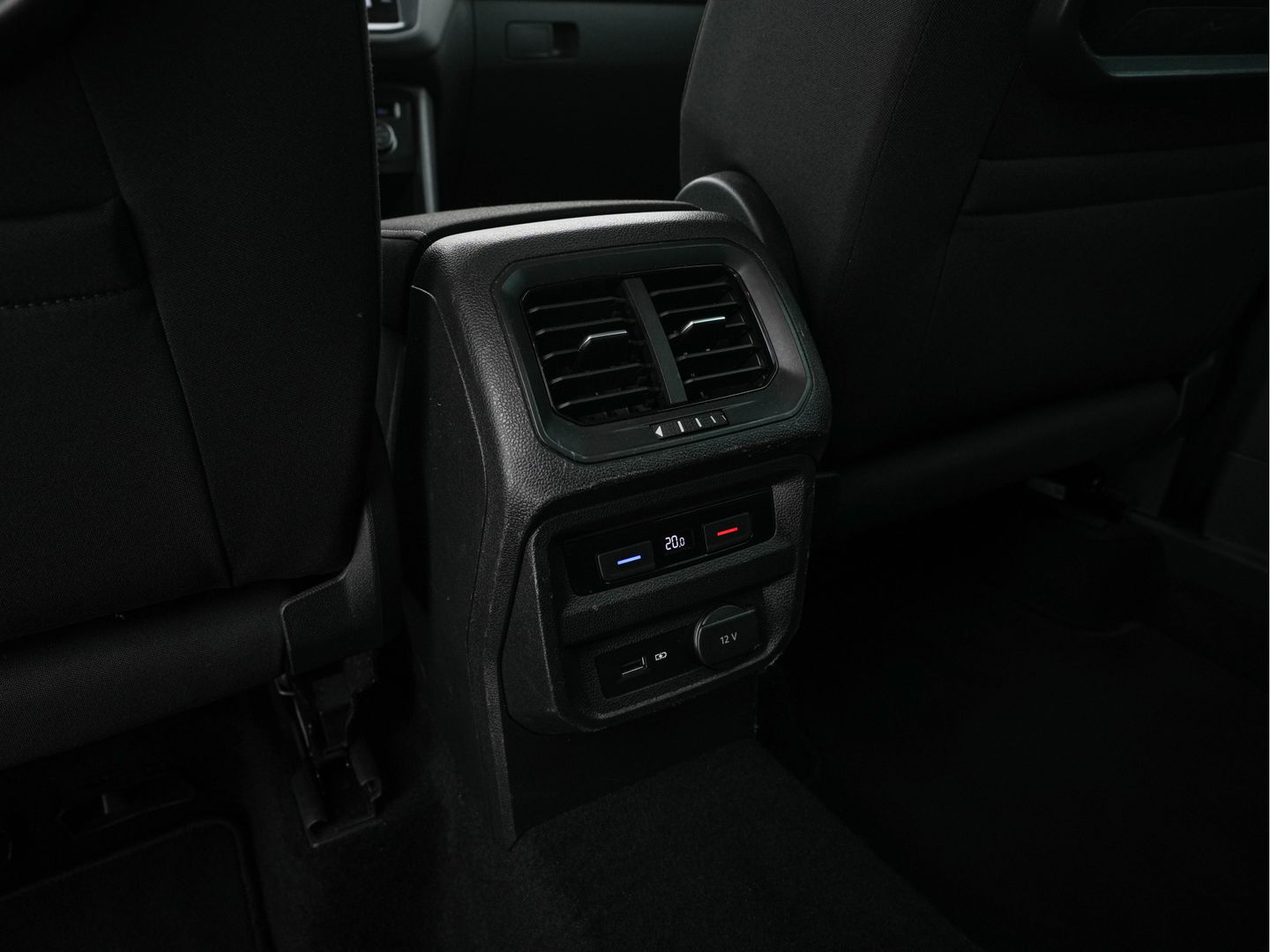 Volkswagen Tiguan 1.5 TSI ACT Comfortline Business *ADAPTIVE-CRUISE | NAVI-FULLMAP | KEYLESS | CAMERA | BLINDSPOT | COMFORT-SEATS | ECC | PDC | 17''ALU*