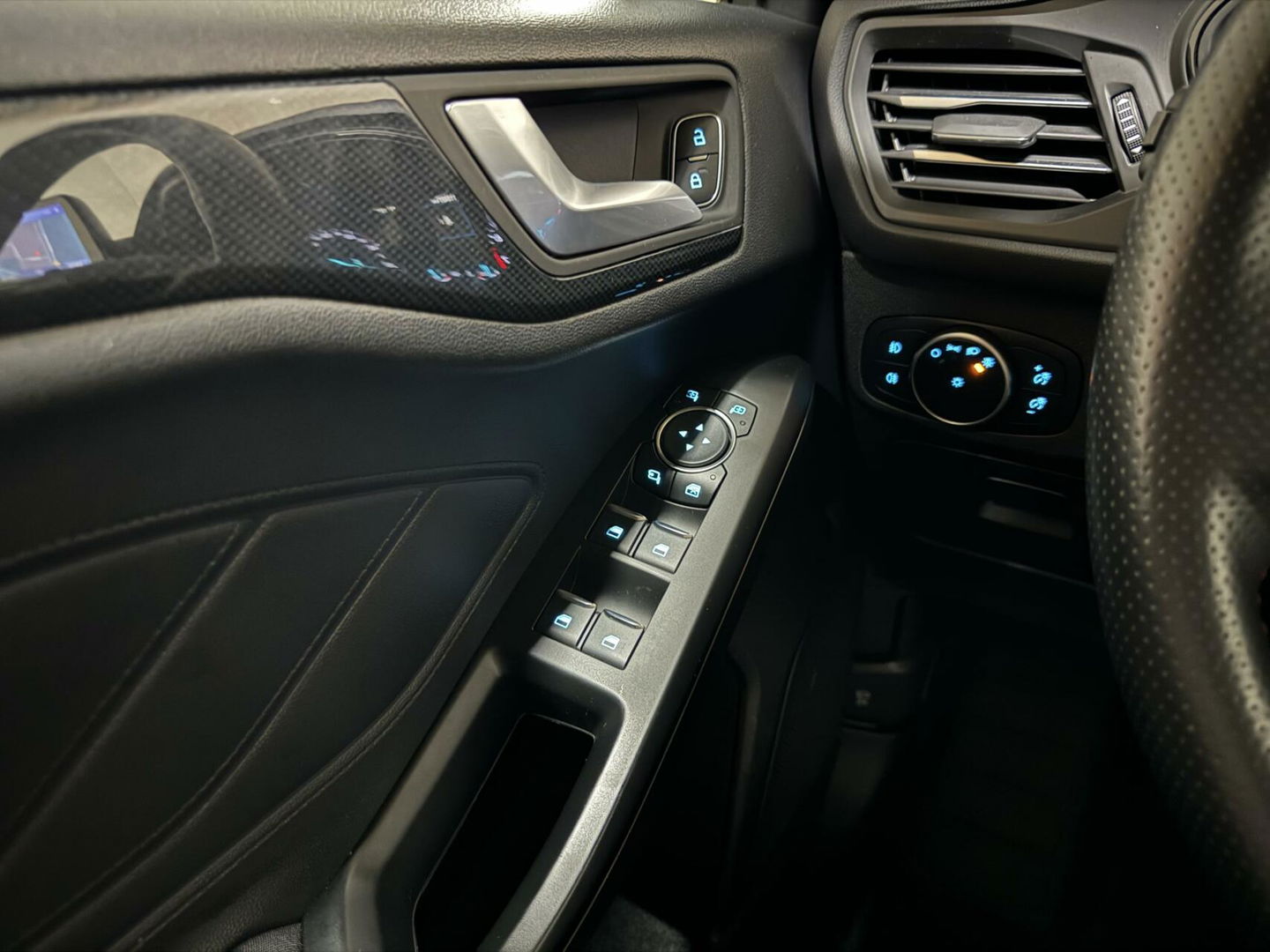 Ford Focus 1.5 EcoBoost ST Line Pano ACC CarPlay Winterpack