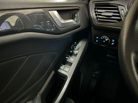 Ford Focus 1.5 EcoBoost ST Line Pano ACC CarPlay Winterpack