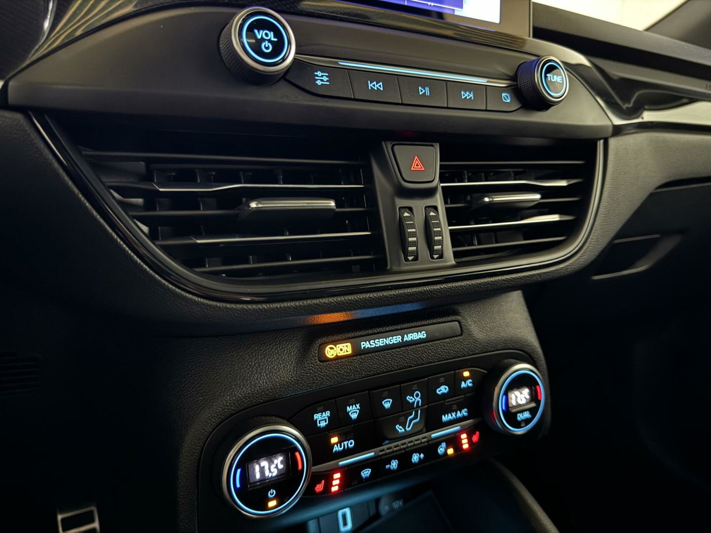 Ford Focus 1.5 EcoBoost ST Line Pano ACC CarPlay Winterpack