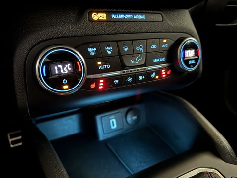 Ford Focus 1.5 EcoBoost ST Line Pano ACC CarPlay Winterpack