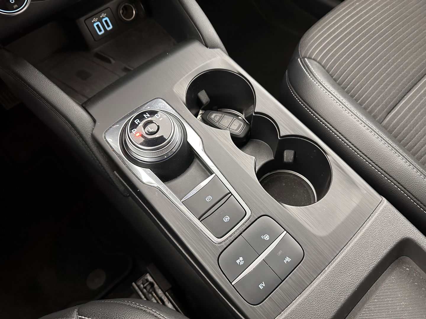 Ford Kuga 2.5 PHEV Titanium X (INCL-BTW) *LEATHER-MICROFIBRE | FULL-LED | DIGI-COCKPIT | ADAPTIVE-CRUISE | BLINDSPOT | PARK-PILOT | CAMERA | NAVI-FULLMAP | HEATED-COMFORT-SEATS | CARPLAY | DAB | LANE-ASSIST | 17"ALU*
