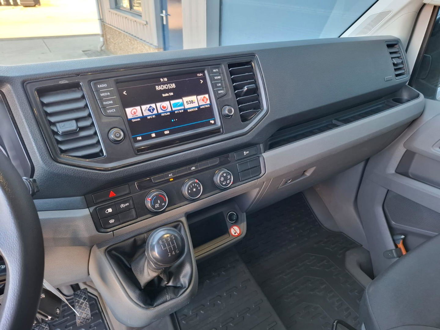 Volkswagen Crafter 35 2.0 TDI L3H3 Highline AIRCO / CRUISE CONTROLE / NAVI / CAMERA / TREKHAAK / CARPLAY